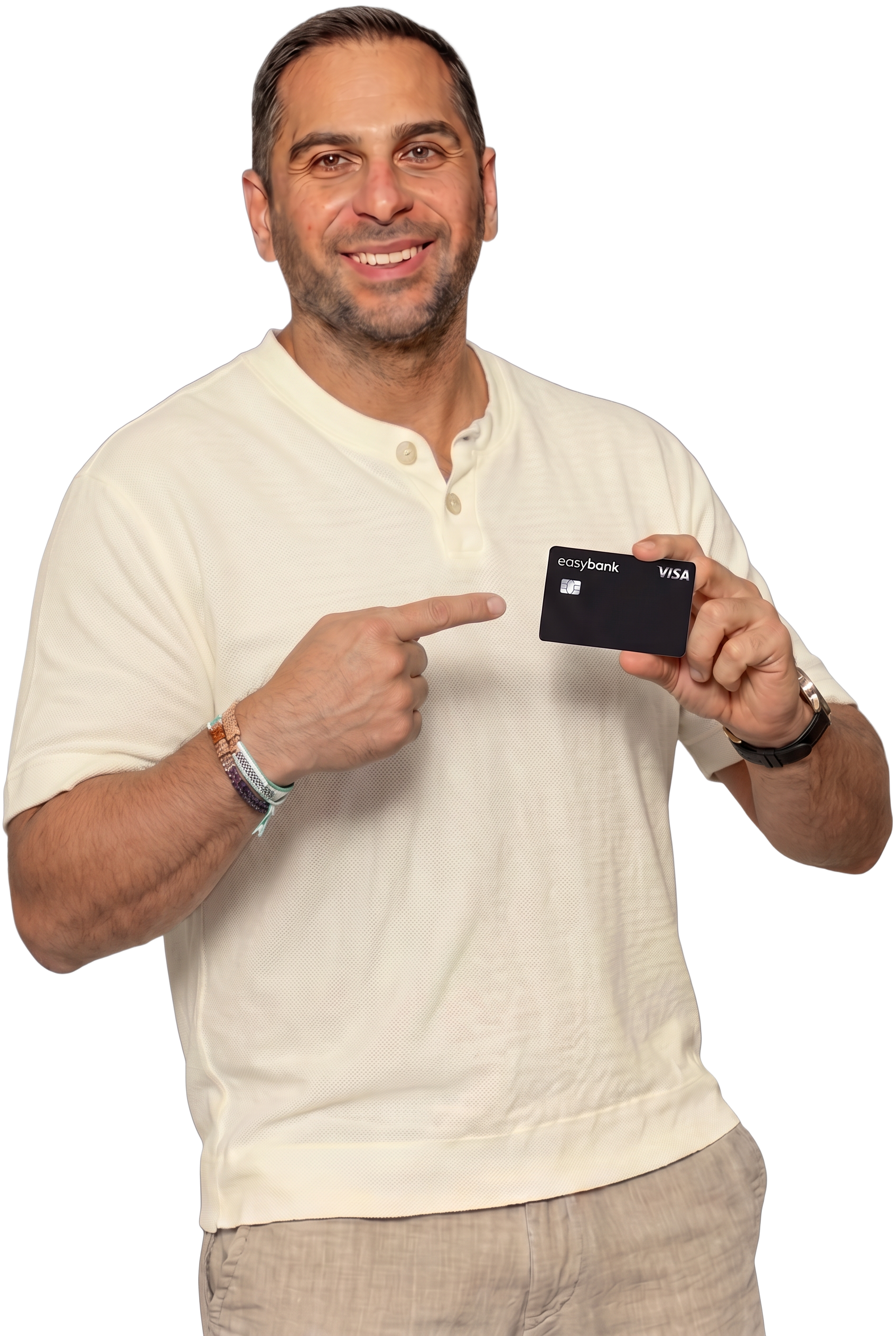 Omid zeigt mit Abstand auf die easybank Kreditkarte in seiner Hand